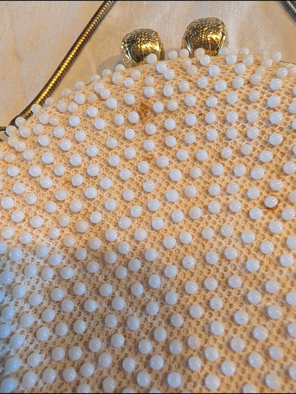 2/20$ Vintage White Beaded Clutch with Metal Handle - Picture 4 of 8